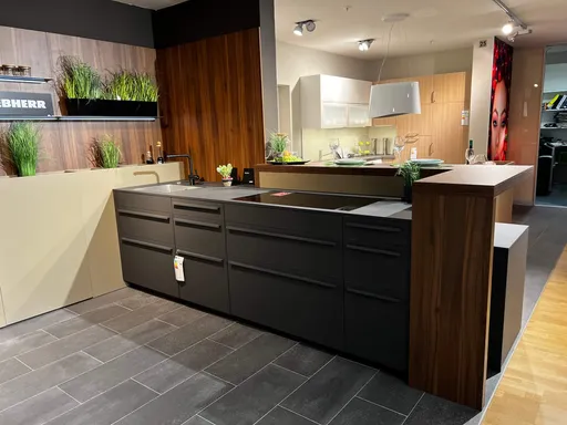 LEICHT Orlando Designküche Nussbaum